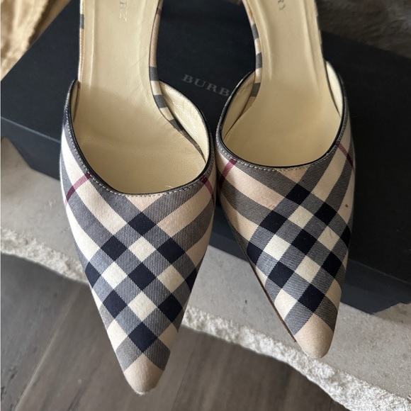 Burberry heels 
OG box and dust bag - Picture 1 of 9